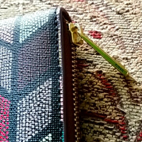 FOSSIL CAROLINE MULTI-COLORED ZIP AROUND WALLET 8" x 4.5" - Picture 3 of 12